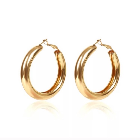 UO Style Retro Gold Hoop Drop Earrings - Picture 5 of 7